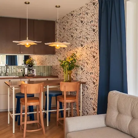 Sunny Surfingbird Apartment